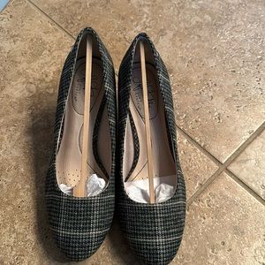 New in box Plaid pumps by LifeStride